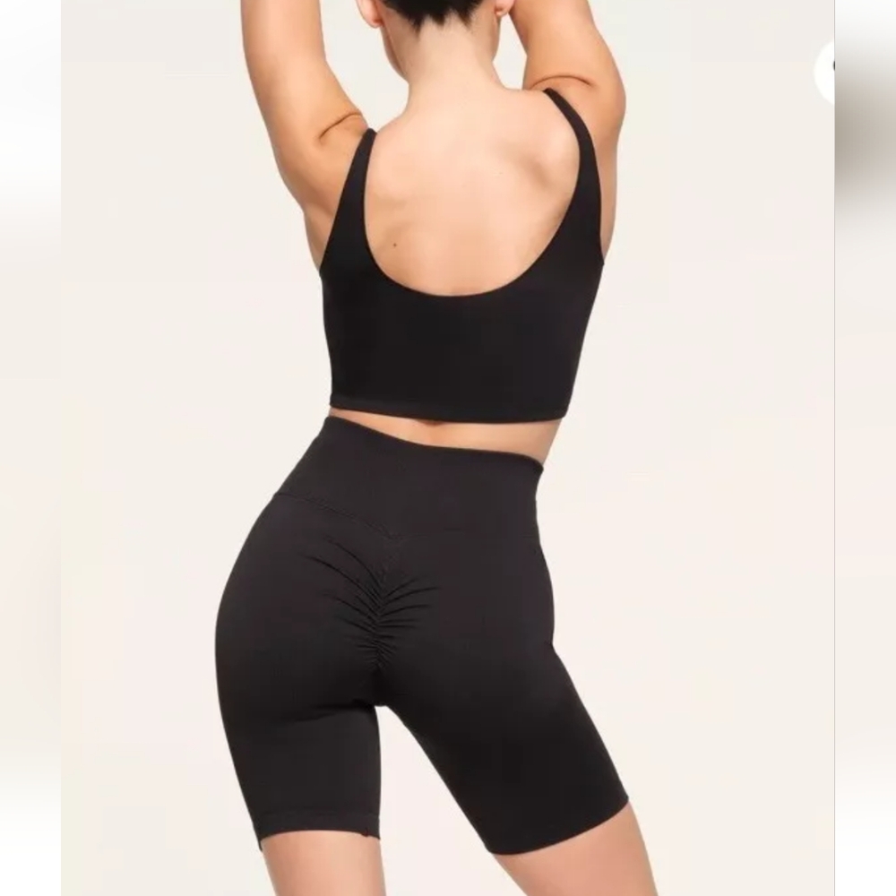 BB1. NWT SKIMS CONTOUR NYLON BIKE SHORTS IN SIZE XXS/XS
